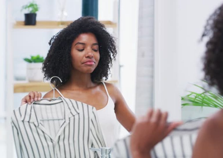 Voici pourquoi il faut se changer quand on rentre chez soi