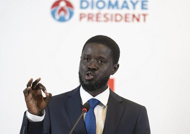Le président Diomaye Faye dissout le parlement