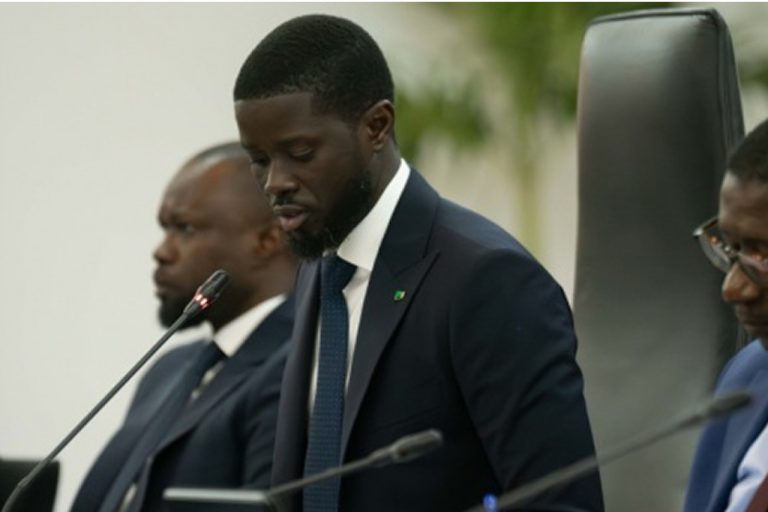 Diomaye Faye invite le gouvernement à lancer, «sans délai, un vaste programme de résorption des abris provisoires»